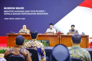 Menteri Nusron Wahid di Surabaya