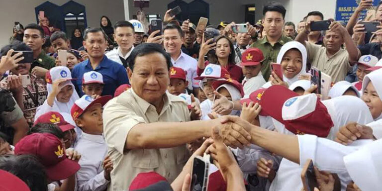 prabowo subianto membahas sekolah rakyat