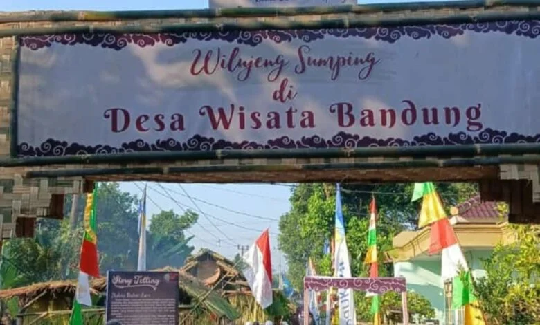 Gapura desa wisata Bandung Pandeglang