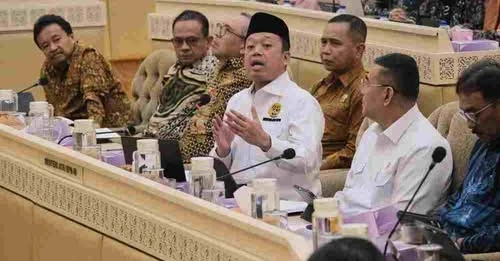 Menteri Nusron RDP di Komisi II DPR RI