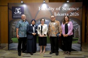 Ki-ka Prof. Frank Vetere (UnMelb), Prof. Dr. Eni Harmayani (UGM), Prof. Moira O’Bryan (University of Melbourne), Prof. Dr. Irfan Syauqi Beik (IPB University), dan Associate Prof. Dorin Gupta (UnMelb)